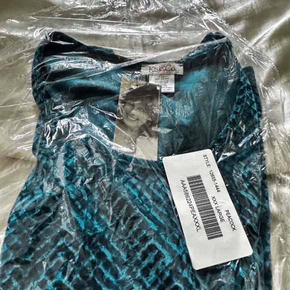 TUNIC, STRETCH, PEACOCK BLUE, SIZE 3X, VELVET, MADE IN MONTREAL CANADA, ROUND - Picture 4 of 11